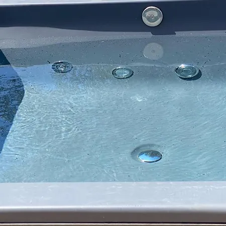 Apartment Secret Garden - With Jacuzzi