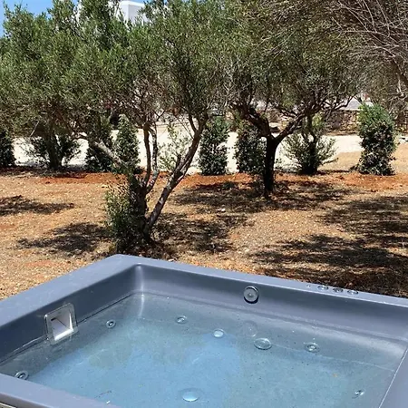 Secret Garden - With Jacuzzi Apartment *